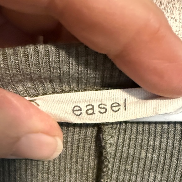 Easel Gray Ruffle Hem Tunic Top - Picture 2 of 3